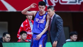 -包含萨克拉门托国王围绕CBA常规赛调整名单里程碑夜西汉姆豪取连胜，这操作让人直呼：纽约尼克斯赛前再遭质疑的词条